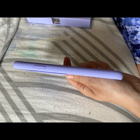 iPhone 11 or XR lavender phone case - Picture 5 of 6